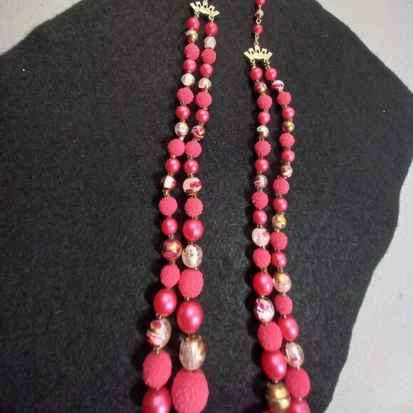 Vintage Hong Kong Graduated Textured, Smooth and Striped Beaded Necklace Chic - Picture 9 of 10